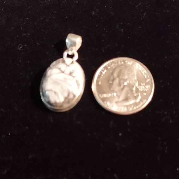 Sterling Silver White Buffalo turquoise pendant. Comes with a brand new gift box - Picture 6 of 7